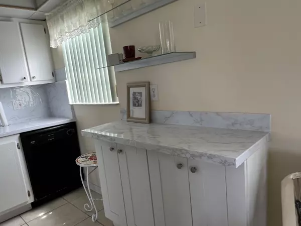 West Palm Beach, FL 33417,85 Coventry D