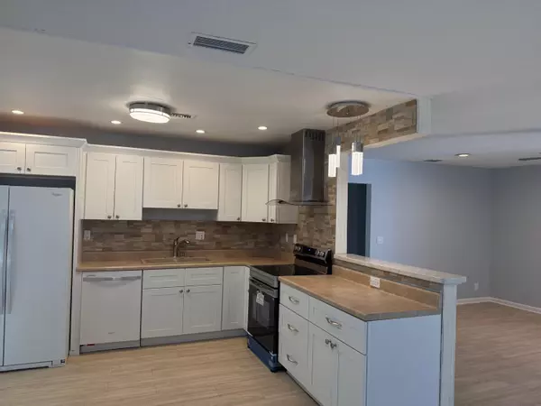 Boynton Beach, FL 33472,5159 Mirror Lakes BLVD