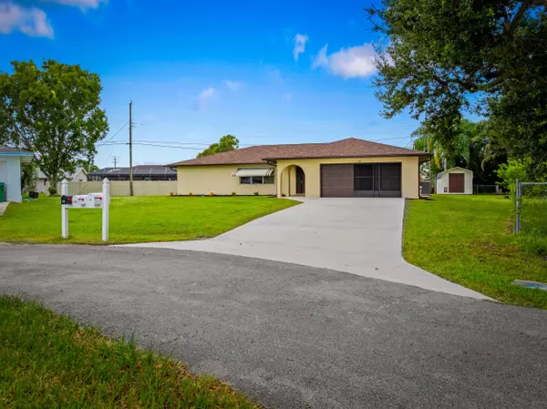 Port Saint Lucie, FL 34952,104 Lomas CT