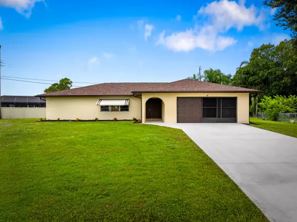 Port Saint Lucie, FL 34952,104 Lomas CT