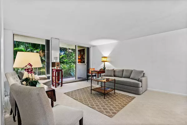 Palm Beach, FL 33480,223 Atlantic AVE D2