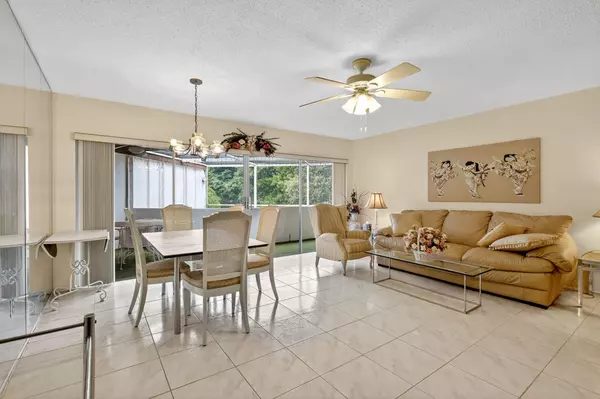 Royal Palm Beach, FL 33411,6 N Greenway Village 210