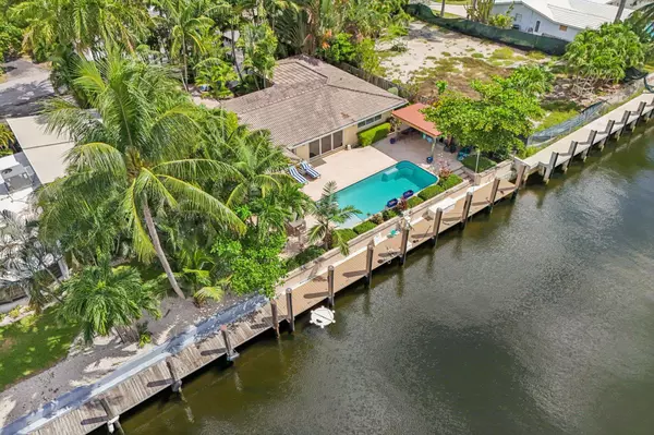 Pompano Beach, FL 33062,2612 NE 3rd ST