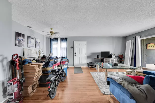Port Saint Lucie, FL 34952,217 SE Village DR 217