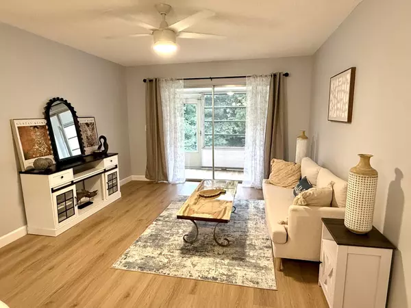 West Palm Beach, FL 33411,198 Lake Carol DR