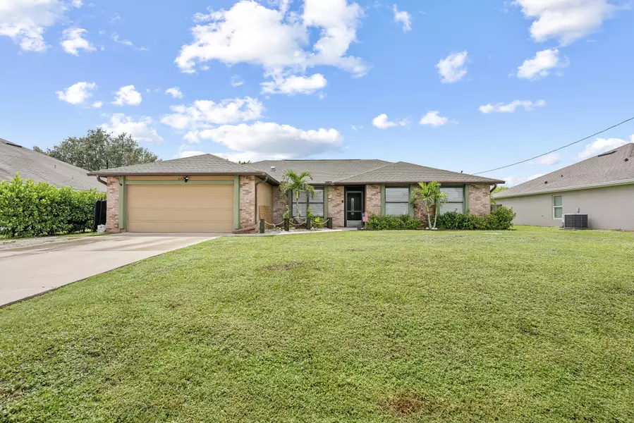 1682 SE Fallon DR, Port Saint Lucie, FL 34983