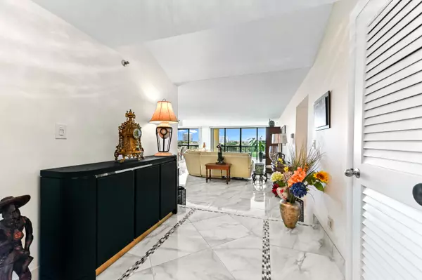 1900 Consulate PL 604, West Palm Beach, FL 33401