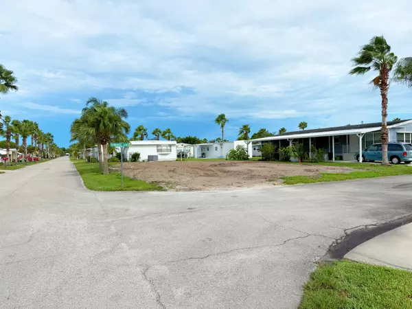 Port Saint Lucie, FL 34952,2 SE Hernando LN