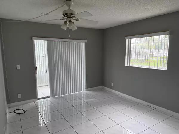 Delray Beach, FL 33484,116 Burgundy C