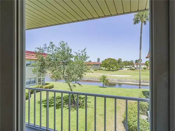 Vero Beach, FL 32962,66 Woodland DR 203