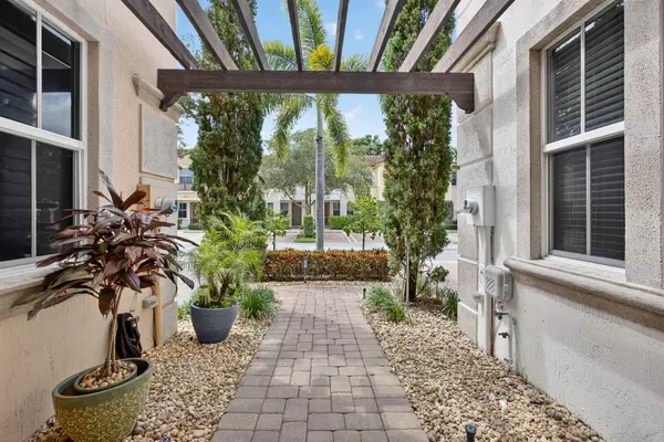 West Palm Beach, FL 33411,8337 Cocoplum Sound LN