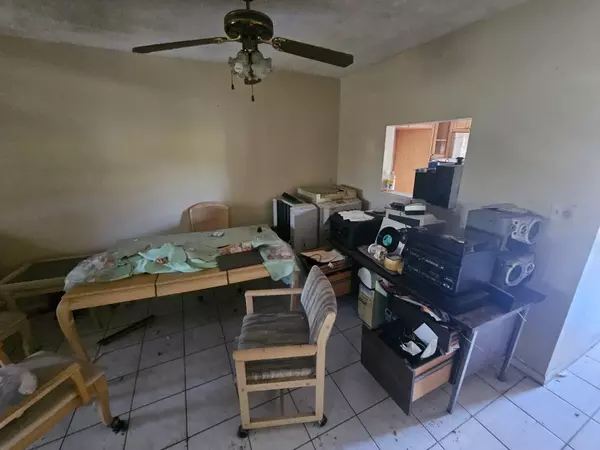 Margate, FL 33068,601 S State Road 7 2c