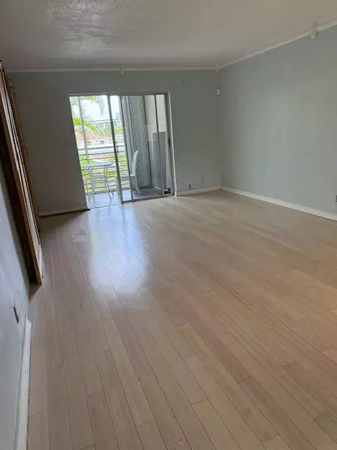 Palm Springs, FL 33461,2811 S Garden DR 201