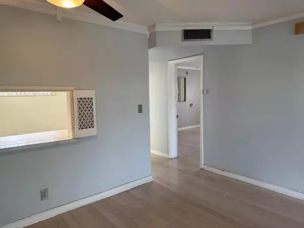 Palm Springs, FL 33461,2811 S Garden DR 201