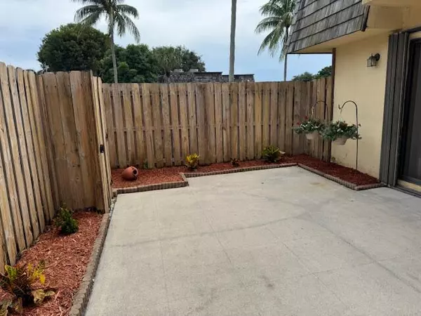 Palm Springs, FL 33461,15 Lake Arbor DR