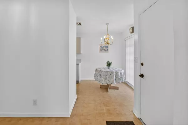 Boca Raton, FL 33433,21040 Covington DR