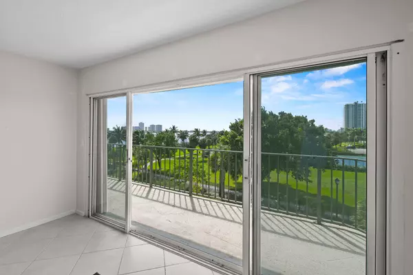 Lake Park, FL 33403,801 Lake Shore DR 419