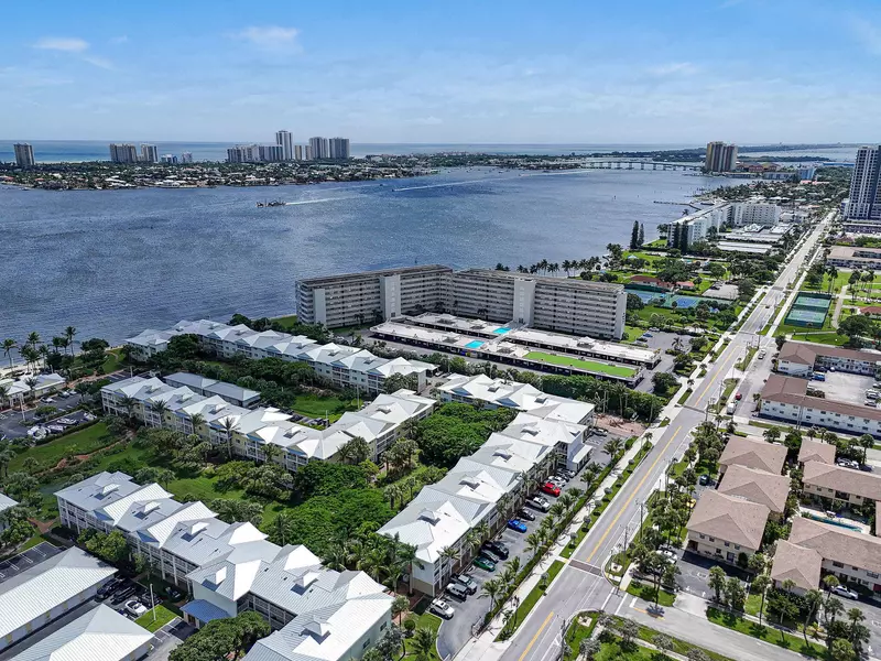 801 Lake Shore DR 419, Lake Park, FL 33403