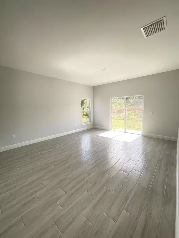 Vero Beach, FL 32962,1195 SW 13th AVE