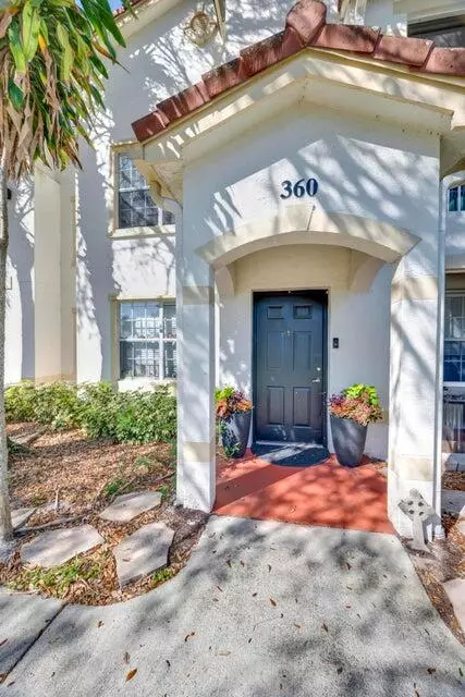 Stuart, FL 34994,360 SE Rogers CT