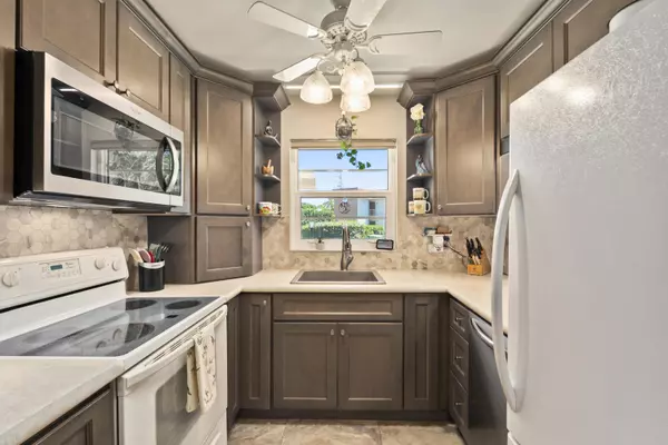 Stuart, FL 34996,2600 SE Ocean BLVD Jj-9