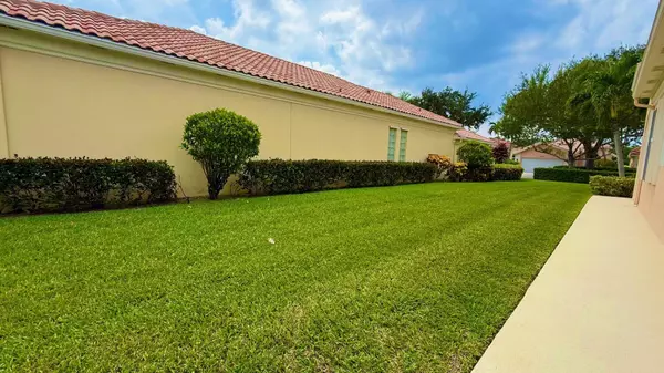 West Palm Beach, FL 33411,2706 James River RD
