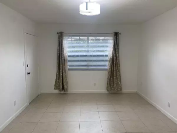Boca Raton, FL 33432,298 SW 6th ST 109