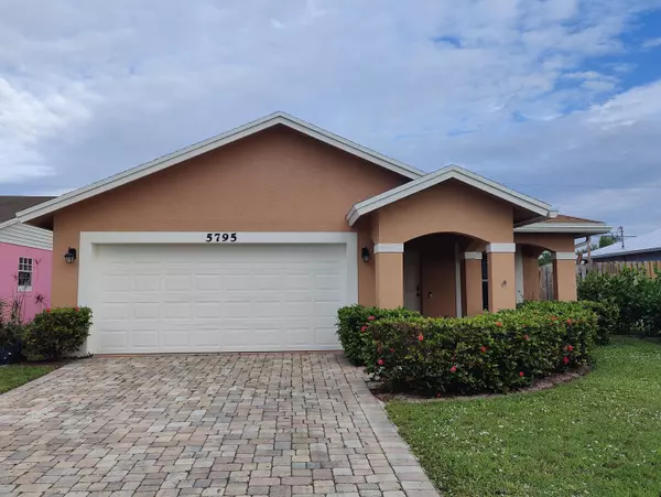 5795 SE Mitzi LN, Stuart, FL 34997