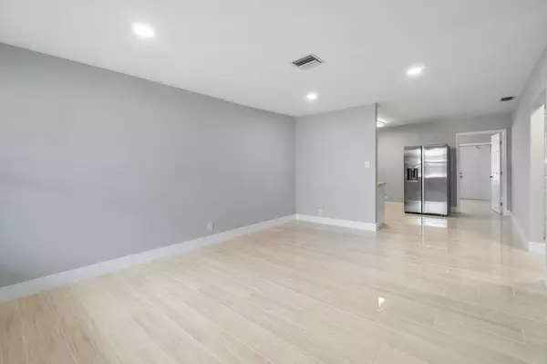 Boca Raton, FL 33431,3048 N Dixie Hwy HWY