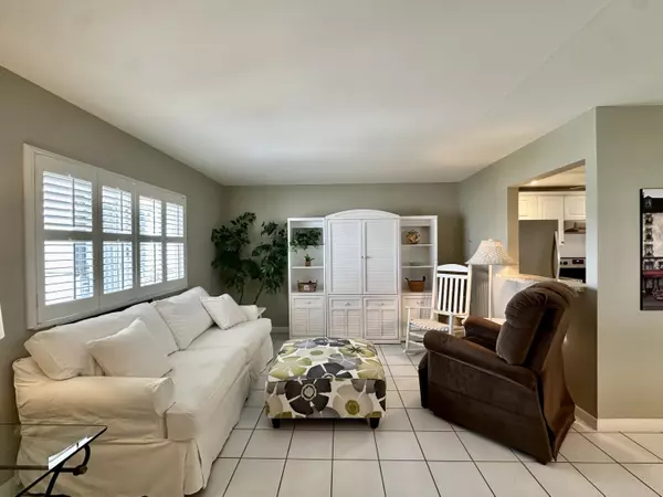 Delray Beach, FL 33446,350 Saxony H