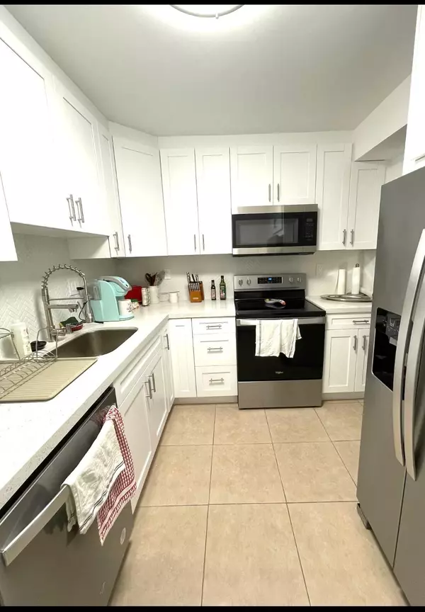 Lauderhill, FL 33319,7001 Environ BLVD 205