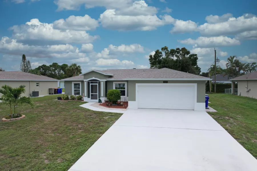 1945 SW Sunrise DR, Vero Beach, FL 32962