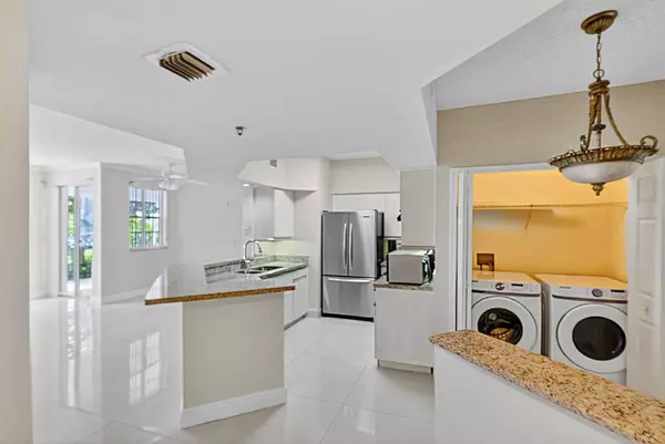 Aventura, FL 33160,3255 NE 184th ST 12104