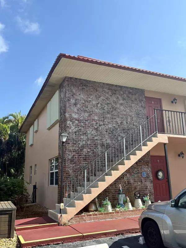 Stuart, FL 34994,1982 SW Palm City RD F