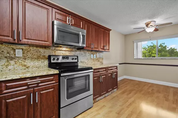 Lake Worth, FL 33467,4734 E Lucerne Lakes BLVD 302