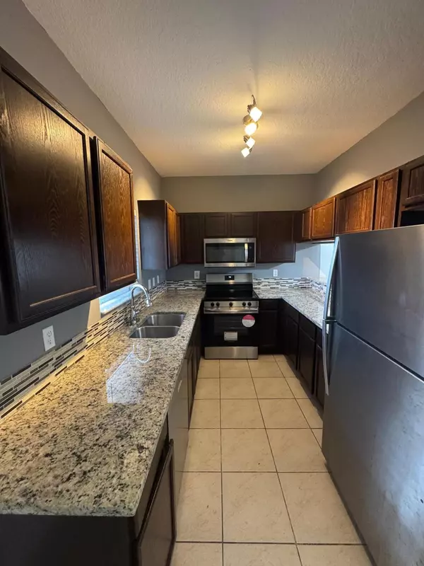 1109 Colonial Palms WAY 1109, Palm Springs, FL 33406