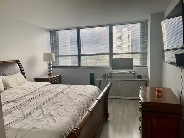 West Palm Beach, FL 33407,5600 N Flagler DR 604