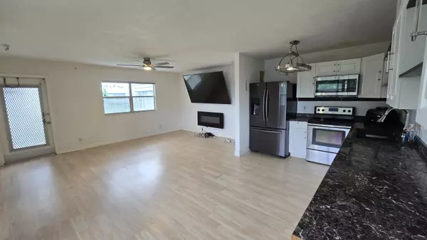 Delray Beach, FL 33484,670 N Flanders 670