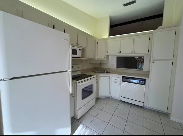 Greenacres, FL 33415,816 Sky Pine WAY H
