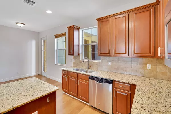 Jupiter, FL 33458,615 Dakota DR