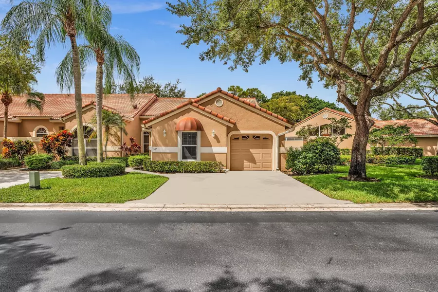 1904 Rosewood WAY, Palm Beach Gardens, FL 33418