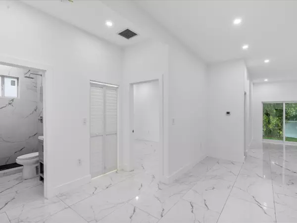 Fort Lauderdale, FL 33311,533 NW 16th AVE