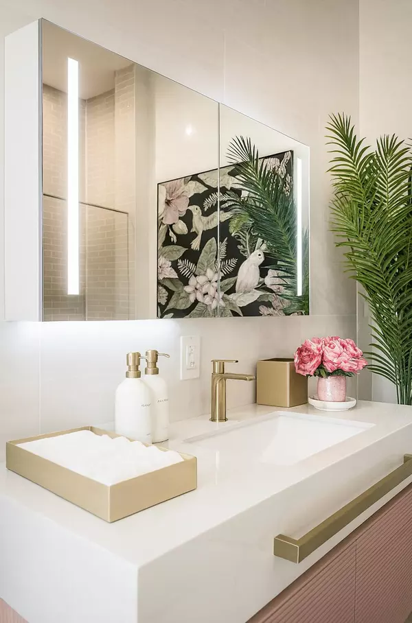 Miami, FL 33131,485 Brickell AVE 2808
