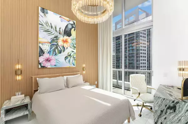 Miami, FL 33131,485 Brickell AVE 2808