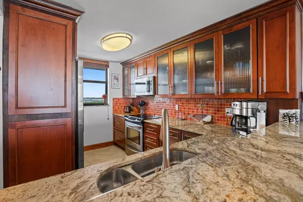 Jensen Beach, FL 34957,9940 S Ocean DR 609