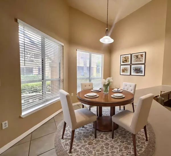 West Palm Beach, FL 33417,4863 Via Palm LKS 805