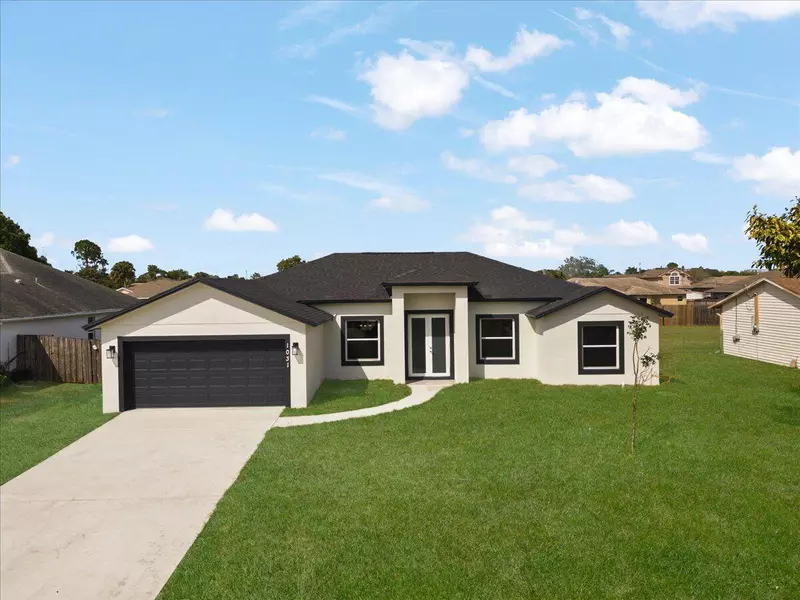 860 SW Novak ST, Palm Bay, FL 32908