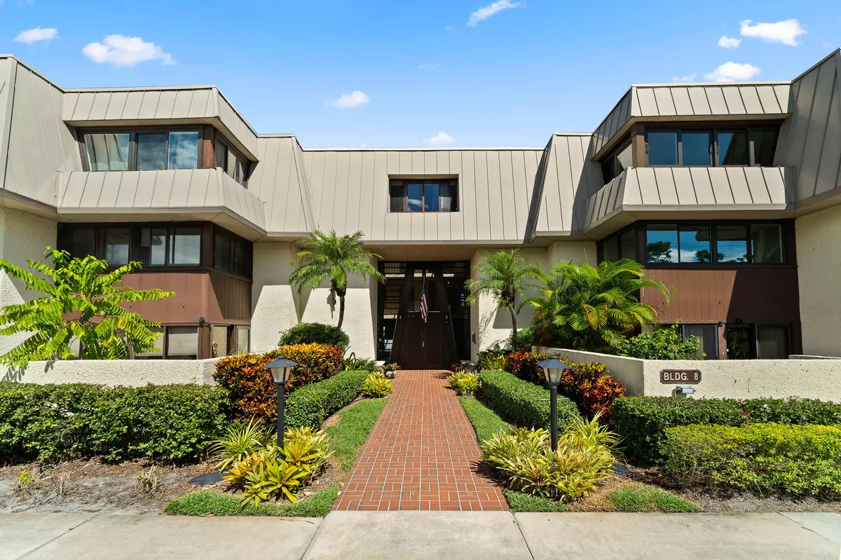 Stuart, FL 34996,1800 SE Saint Lucie BLVD 8-206