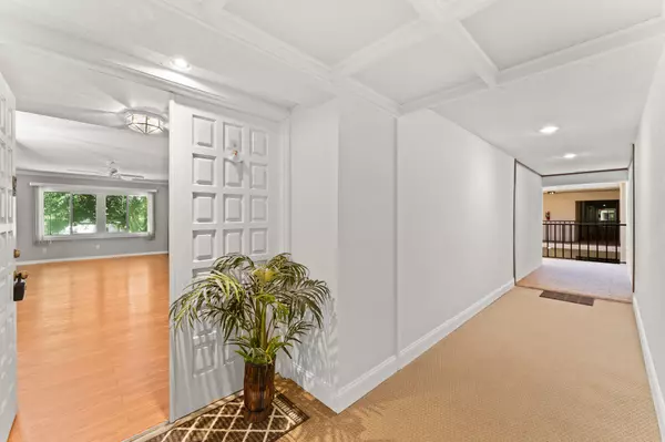 Stuart, FL 34996,1800 SE Saint Lucie BLVD 8-206