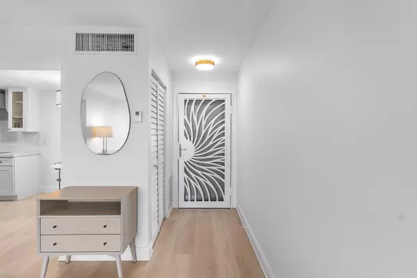 689 NE 6th CT 4050, Boynton Beach, FL 33435